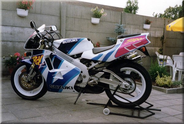 Suzuki RGV3.jpg